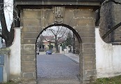 portál bývalé zbrojnice
