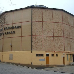 Maroldovo panorama, Obraz byl původně umístěn v dřevěném kruhovém pavilonu vybudovaném přímo pro Maroldovo rozměrné plátno. Pavilon však rychle chátral a tak bylo panorama v r. 1908 převezeno do nového objektu s půdorysem pravidelného dvanáctiúhelníku v d