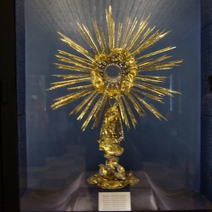 Monstrance s 3 222 diamanty