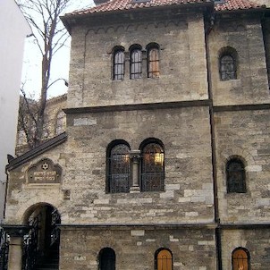 Východ ze synagogy