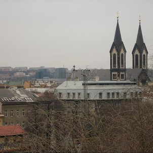 Kostel v Karlíně, Kostel je významným dokladem raného historismu v české architektuře, spojující ve své výzdobě několik generací předních výtvarných umělců.