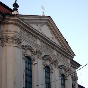 Průčelí kostela