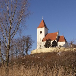 Románský kostelík v Krtni