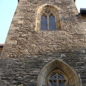 Menší z věží kostela