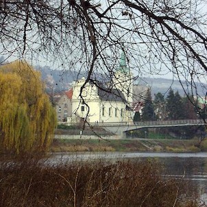 Radotín, v pzadí kostel sv. Petra a Pavla