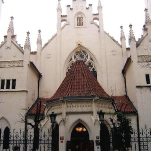 Průčelí synagogy