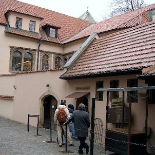 Vchod do synagogy