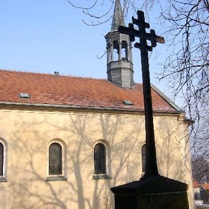 Kostel a kříž
