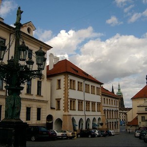 Rekonstrukce Toskánského paláce, Rekonstrukce Toskánského paláce v letech 1994-98 byla oceněna Grand Prix Obce architektů v kategorii Rekonstrukce.