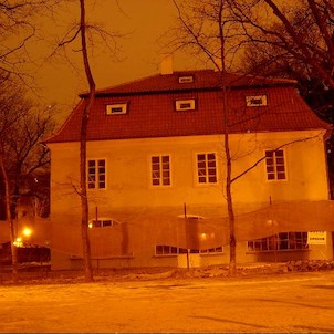 Dům Josefa Dobrovského - Werichova vila na Kampě