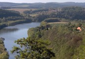 pohled z rozhledny na soutok Vltavy a Lužnice