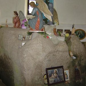 Svatý Kámen, uvnitř kostela