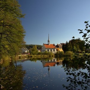 kostelík naproti klášterní zahrady