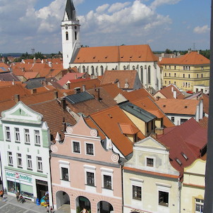 náměstí Třeboně v pozadí kostel svatého Jiljí