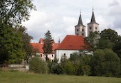 Pohled na klášter a latinskou školu