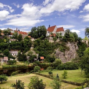 Bechyně - pohled přes Lužnici ke klášteru