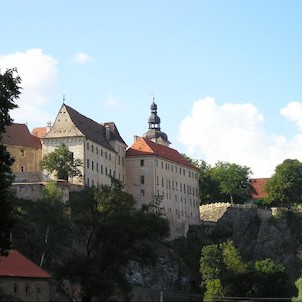 Pohled na bechyňský zámek z údolí Lužnice