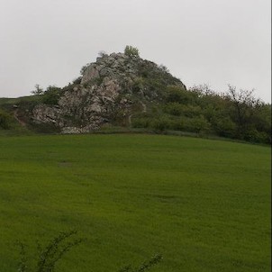 Kočičí skála, Přední pohled na masiv Kočičí skály