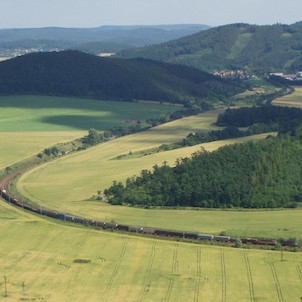 Trať z Kuřimi do Tišnova z rozhledny