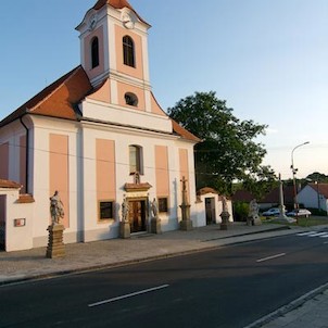 Exteriér - kostel Sv. Anny v Žarošicích