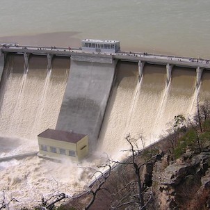 Hráz Vranovské přehrady