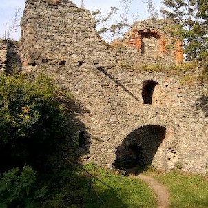 Andělská hora - HRAD, Historie hradu První zmínka o hradu nacházejícím se mezi Karlovými Vary a Bochovem pochází z roku 1402. Byl založen koncem 14. století Hrabišici, kteří drželi též sousední Bochov. Odtud pochází jiná pověst o tom, že oba hrady založil