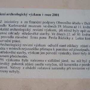 Tvrziště 11, Je pravděpodobné, že tvrz vznikla mimo jiné k ochraně sedlecké stezky. První písemné zprávy máme až z let 1457 a 1462, kdy je zmiňován jistý Arkl Tussel „de Stalticz“ či později „de Talticz“. Později získali dalovické léno příslušníci rodu Hý