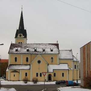 Povýšení Sv.kříže 01, Kostel Povýšení sv.kříže v Karlových Varech – Rybářích.