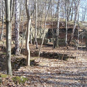 Tři kříže jaro 7, Ruina na třech křížích - jaro.