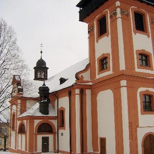 Farní kostel ve Valči