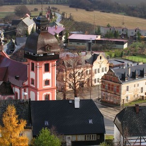 Pohled na Valeč od zámku