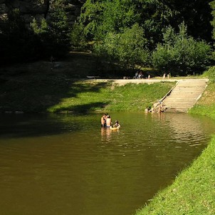 koupaliště U Pelíška, Prachovské skály