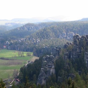 pohled na skály z hradu Adršpach