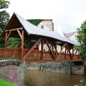dřevěný most, most přes Úpu v České Skalici