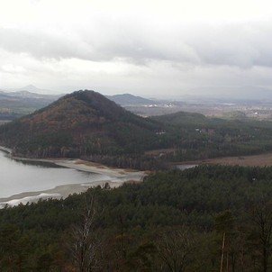 Máchovo jezero z Borného