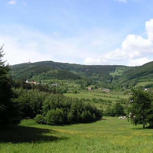 Pohled na Ještěd a Světlou pod Ještědem z Horky