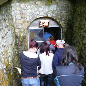 vchod do podzemí