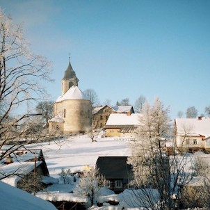 Pohled na Kostel v lonśké zimně