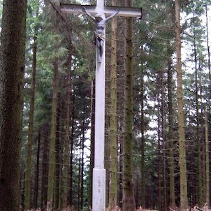 Bílý kříž, takto stál ještě na jaře 2007