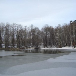 pohled na severovýchodní zátoku z jižního břehu