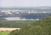 pohled z rozhledny na Olešnou, v pozadí Frýdek-Místek