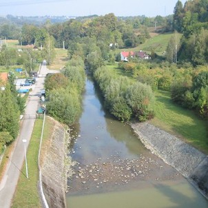 Žermanice - přehrada, Říčka Lučina vytékající z Žermanické přehrady