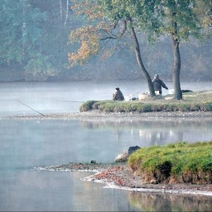 Těrlická přehrada, I v časném podzimu je přehrada oblíbeným místem sportovních rybářů