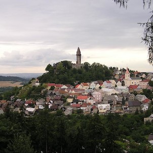 Pohled na Trúbu od jeskyně Šipka, Štramberská trúba