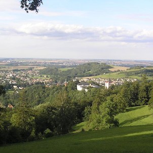 Hradec, Pohled z Bezručovy vyhlídky na hradecký zámek