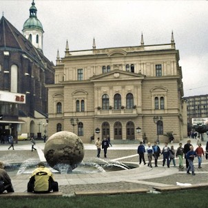 Horní náměstí a zadní část kostela
