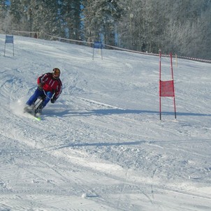 Kladecká lyže a mistrovský závod skibobistů