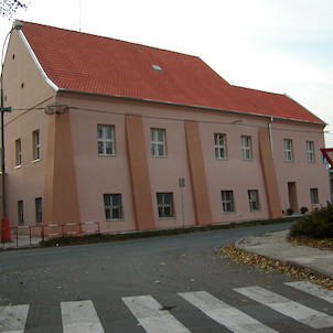 Budova staré školy po rekonstrukci