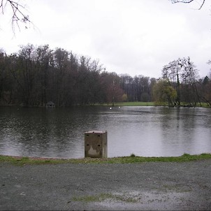 Rybník, Je nedílnou součástí zámeckého parku.
