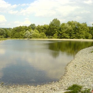 Pohled na koupaliště směrem k vesnici